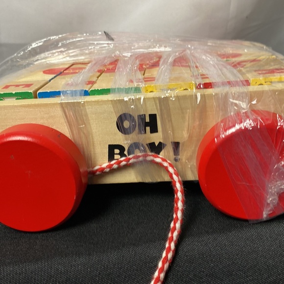 MELISSA & DOUG DISNEYLAND RESORT MICKEY 30 PIECE BLOCK SET IN PULL CART - Picture 9 of 9